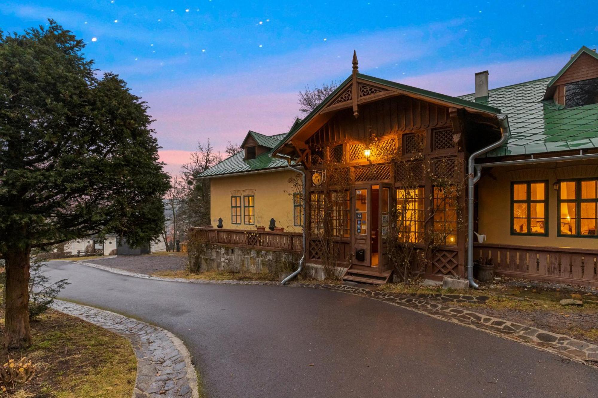Sovi Dom- Historicke Apartmany Z 19 Storocia, 4Km Od Banskej Stiavnice Svaty Anton Exterior foto