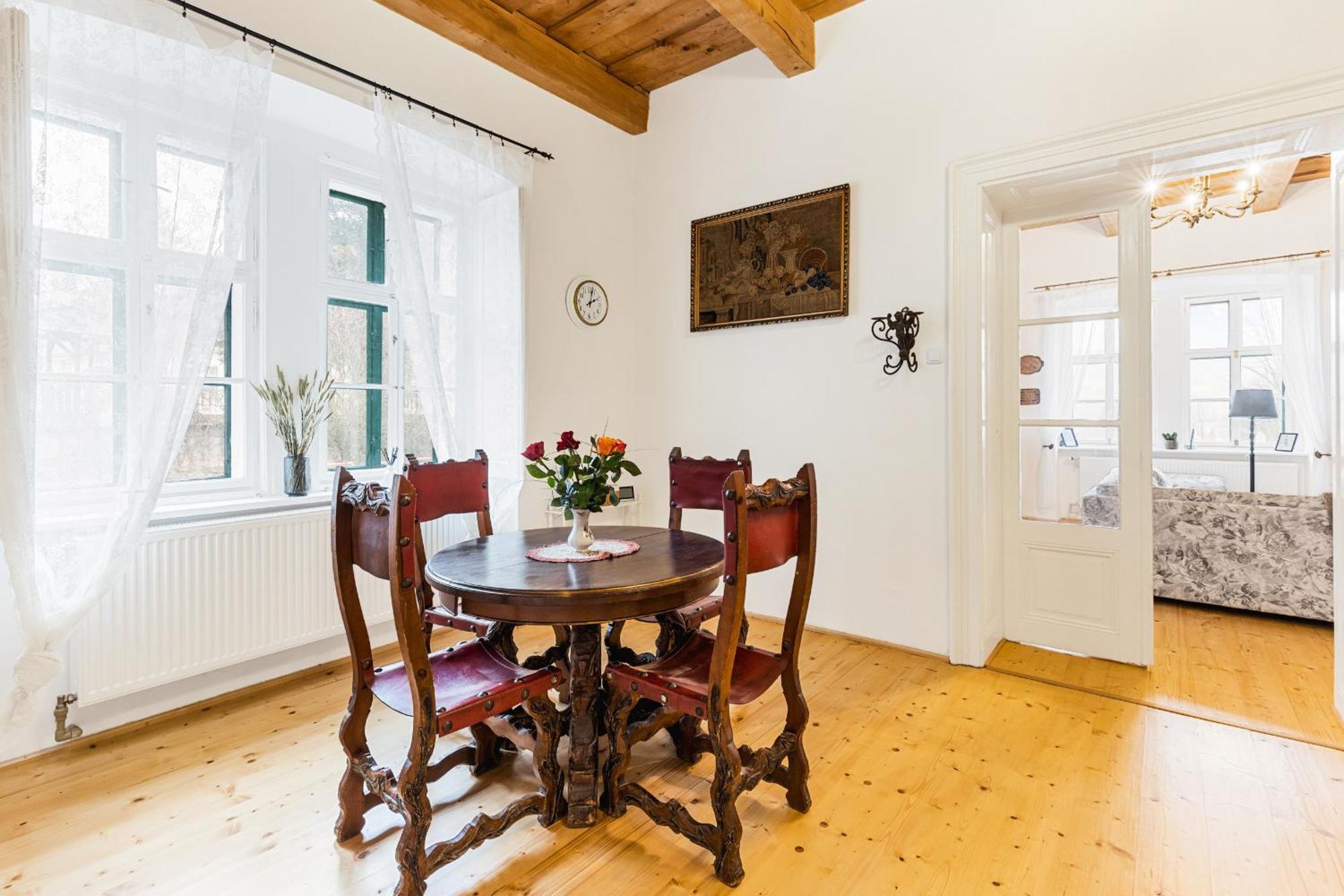Sovi Dom- Historicke Apartmany Z 19 Storocia, 4Km Od Banskej Stiavnice Svaty Anton Exterior foto