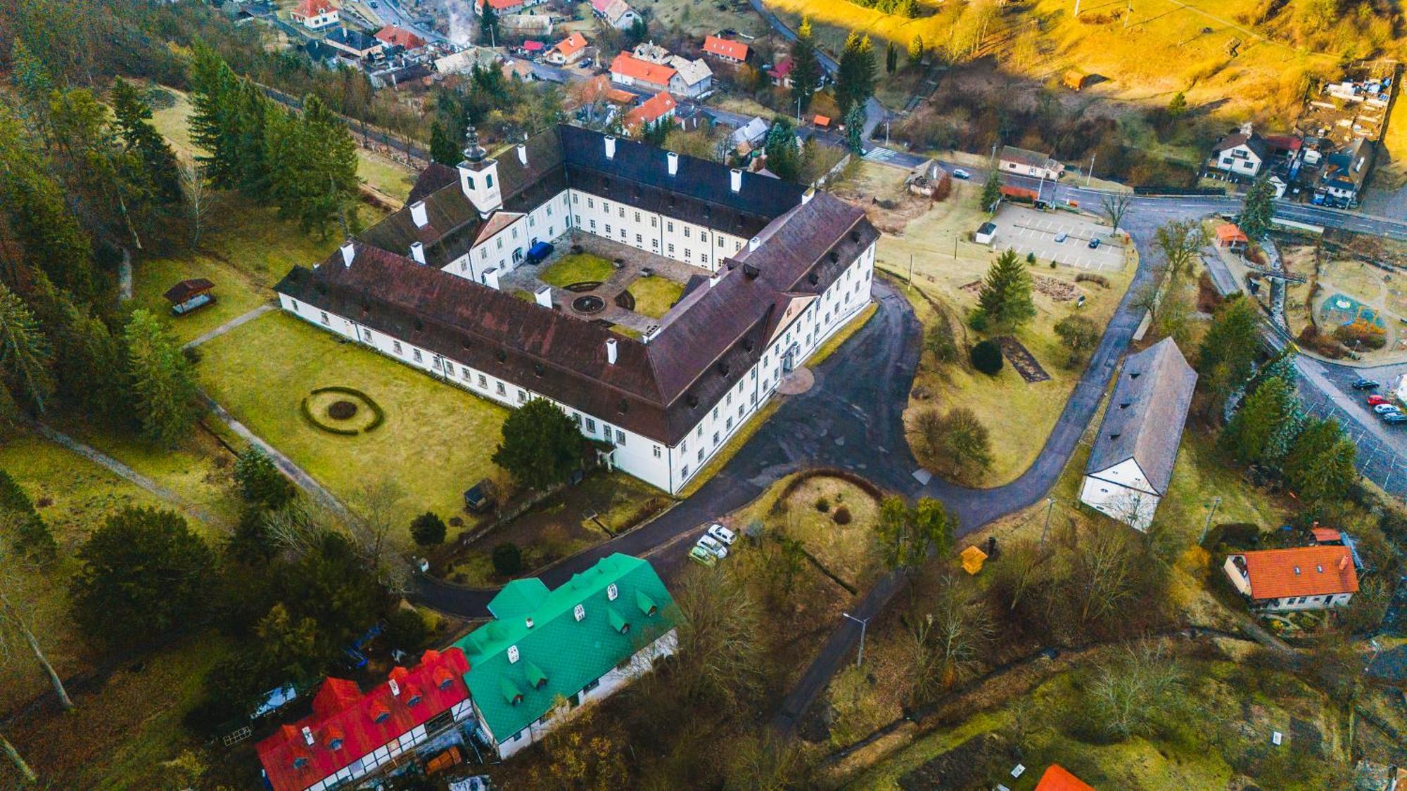 Sovi Dom- Historicke Apartmany Z 19 Storocia, 4Km Od Banskej Stiavnice Svaty Anton Exterior foto