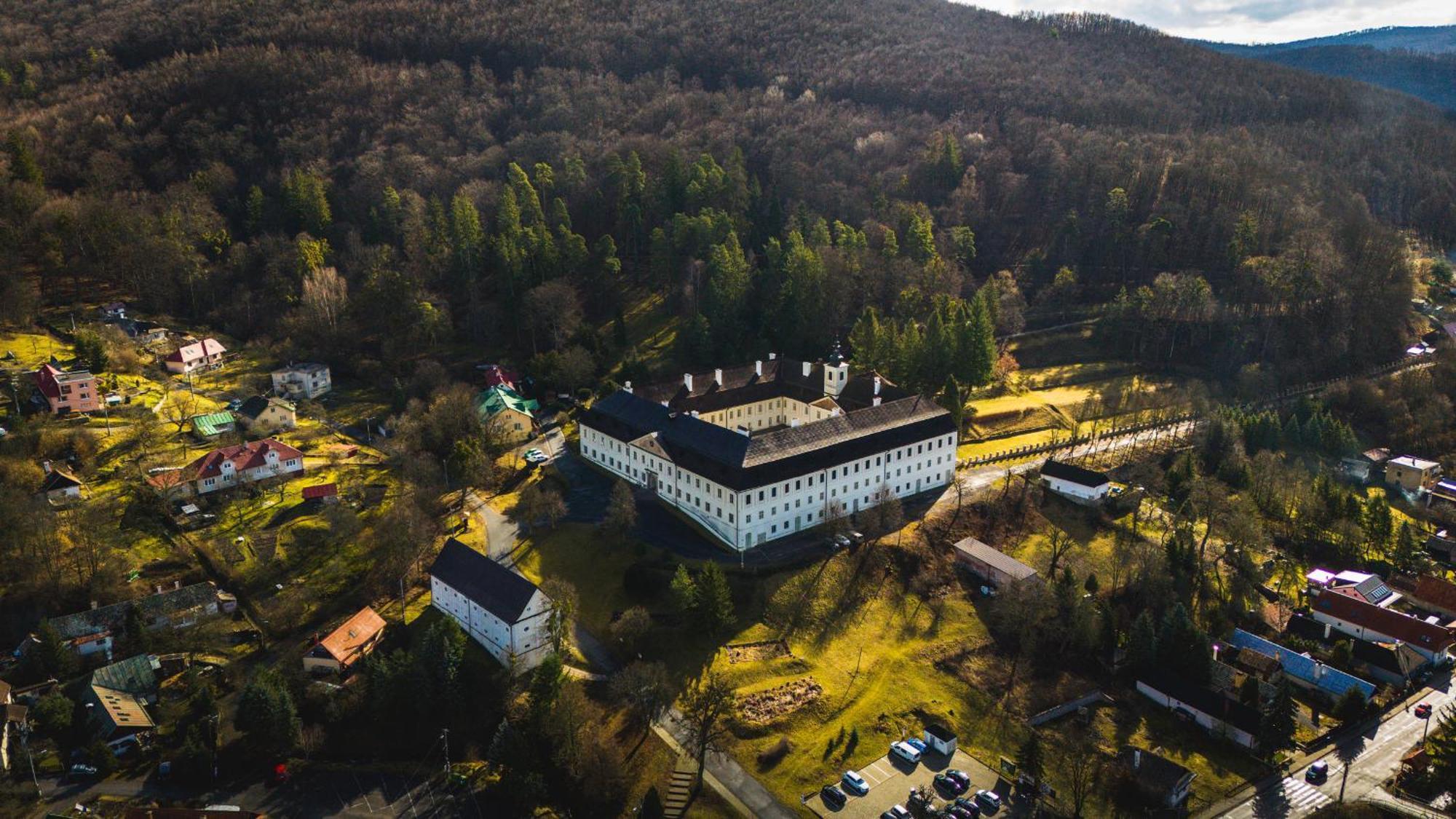 Sovi Dom- Historicke Apartmany Z 19 Storocia, 4Km Od Banskej Stiavnice Svaty Anton Exterior foto