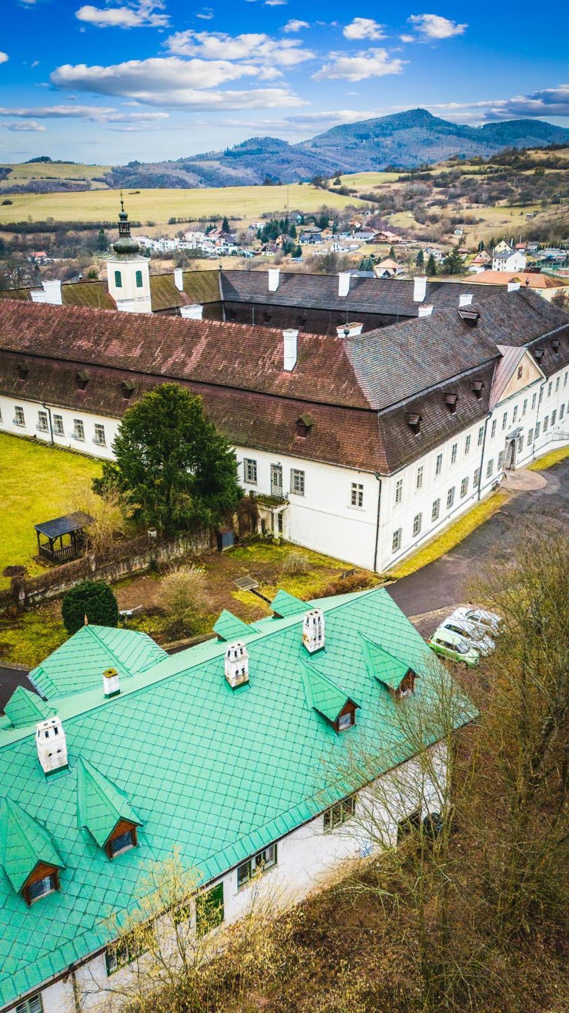 Sovi Dom- Historicke Apartmany Z 19 Storocia, 4Km Od Banskej Stiavnice Svaty Anton Exterior foto