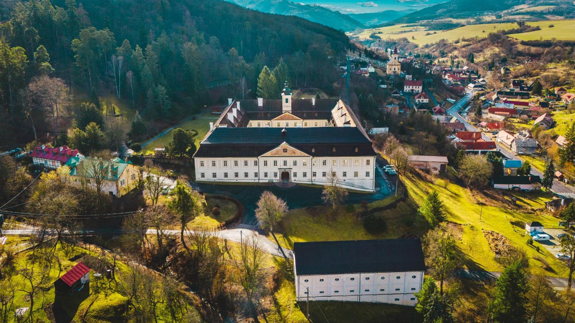Sovi Dom- Historicke Apartmany Z 19 Storocia, 4Km Od Banskej Stiavnice Svaty Anton Exterior foto